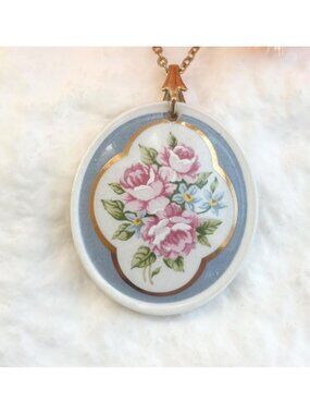 Porcelain Gold Toned Chain Avon Painted Floral Medallion Pendant Necklace - 19"